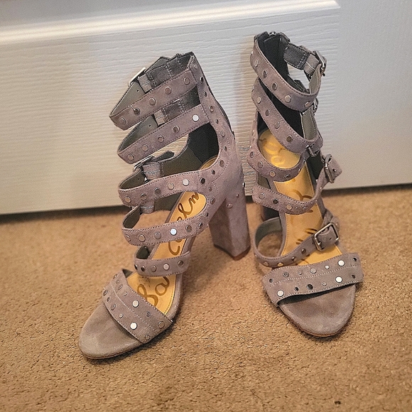 Sandals - Picture 1 of 3